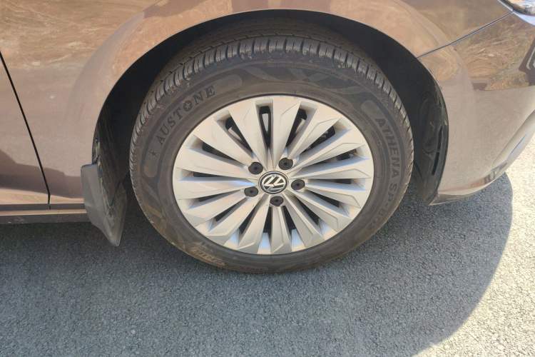 Used Volkswagen Lavida 2019 280TSI DSG Comfort Edition China VI standard Right Front Wheel Hub