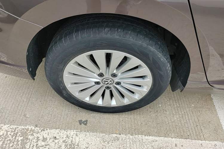 Used Volkswagen Lavida 2019 280TSI DSG Comfort Edition China VI standard Right Rear Wheel Hub