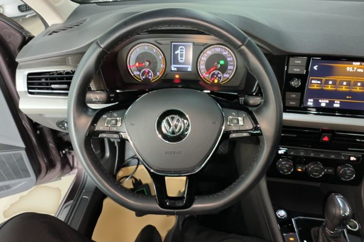 Used Volkswagen Lavida 2019 280TSI DSG Luxury Edition China VI Standard Steering Wheel