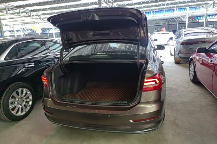 Used Volkswagen Lavida 2019 1.5L Automatic Comfort Edition China VI Standard Trunk