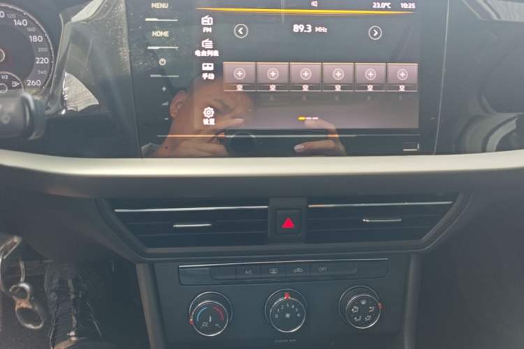 Used Volkswagen Lavida 2019 1.5L Automatic Comfort Edition China VI Standard Audio And AC Panel