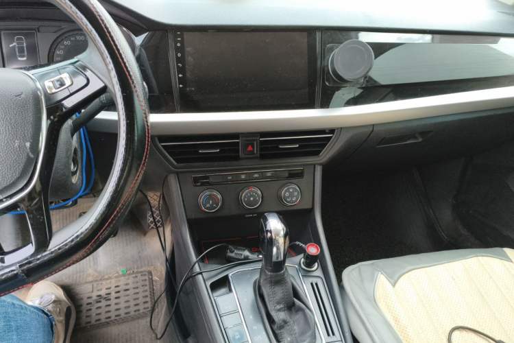 Used Volkswagen Lavida 2019 1.5L Automatic Vision Edition China VI Standard Audio And AC Panel