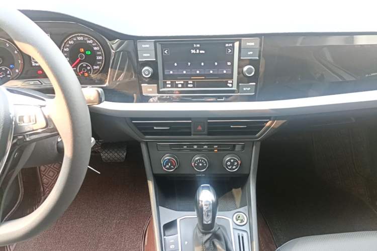 Used Volkswagen Lavida 2019 1.5L Automatic Comfort Edition China VI Standard Audio And AC Panel