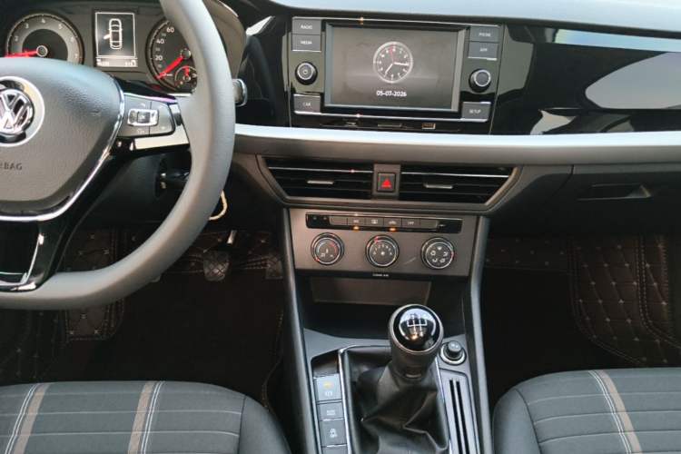 Used Volkswagen Lavida 2019 1.5L Manual Comfort Edition China VI Standard Audio And AC Panel