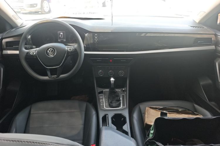 Used Volkswagen Lavida 2019 1.5L Automatic Comfort Edition China VI Standard Center Console