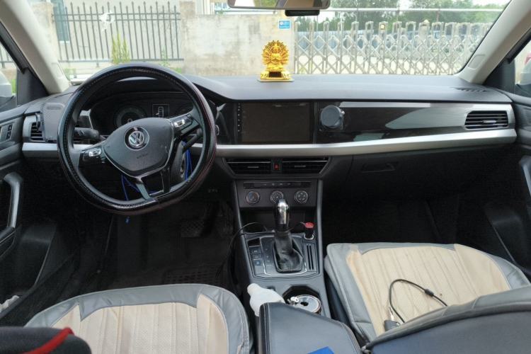 Used Volkswagen Lavida 2019 1.5L Automatic Vision Edition China VI Standard Center Console