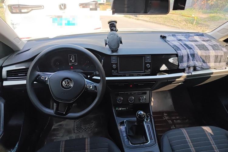 Used Volkswagen Lavida 2019 1.5L Manual Comfort Edition China VI Standard Center Console