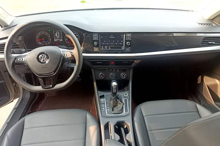 Used Volkswagen Lavida 2019 1.5L Automatic Comfort Edition China VI Standard Center Console