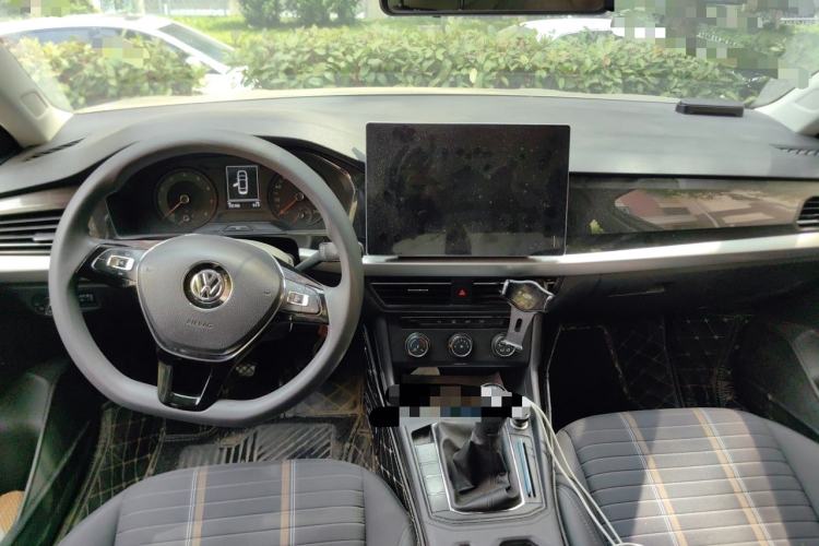 Used Volkswagen Lavida 2019 1.5L Manual Comfort Edition China VI Standard Center Console