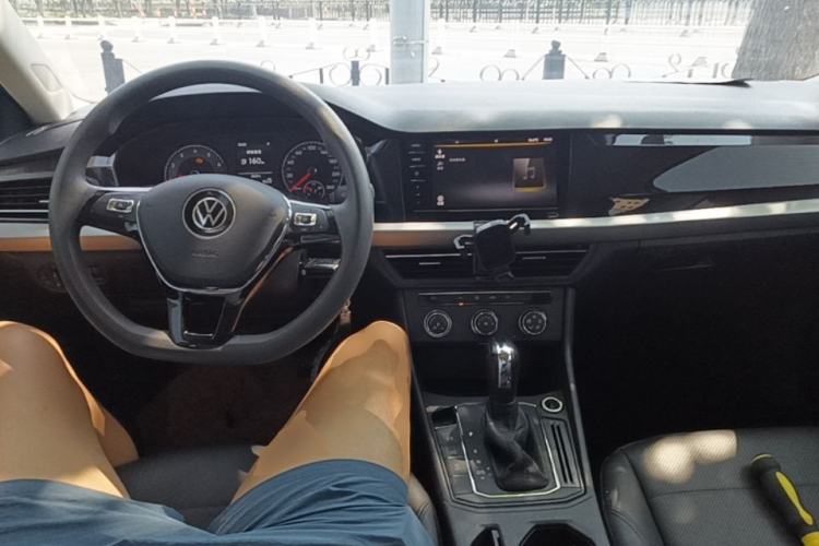 Used Volkswagen Lavida 2019 1.5L Automatic Comfort Edition China VI Standard Center Console