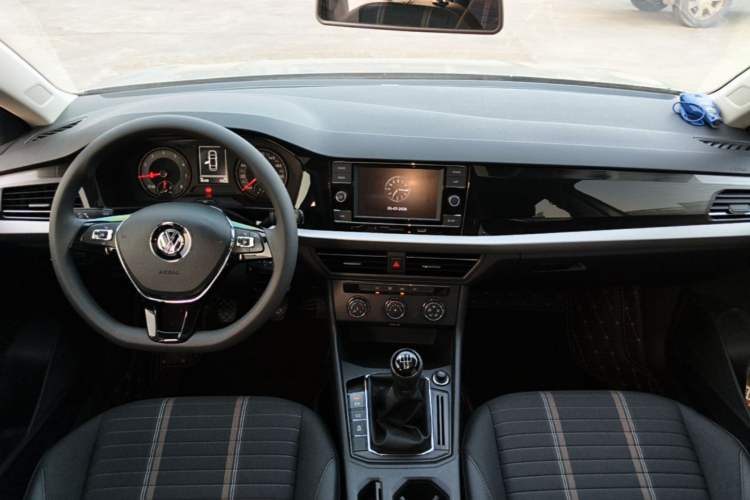 Used Volkswagen Lavida 2019 1.5L Manual Comfort Edition China VI Standard Center Console