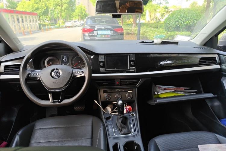 Used Volkswagen Lavida 2019 1.5L Automatic Comfort Edition China VI Standard Center Console