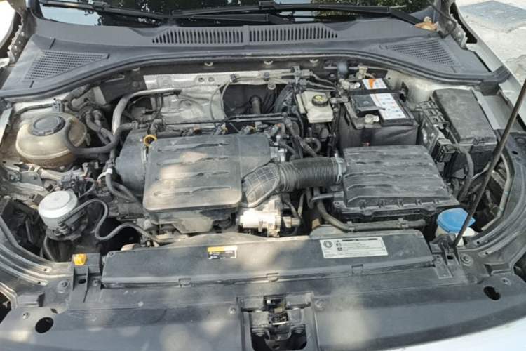 Used Volkswagen Lavida 2019 1.5L Automatic Comfort Edition China VI Standard Engine Bay
