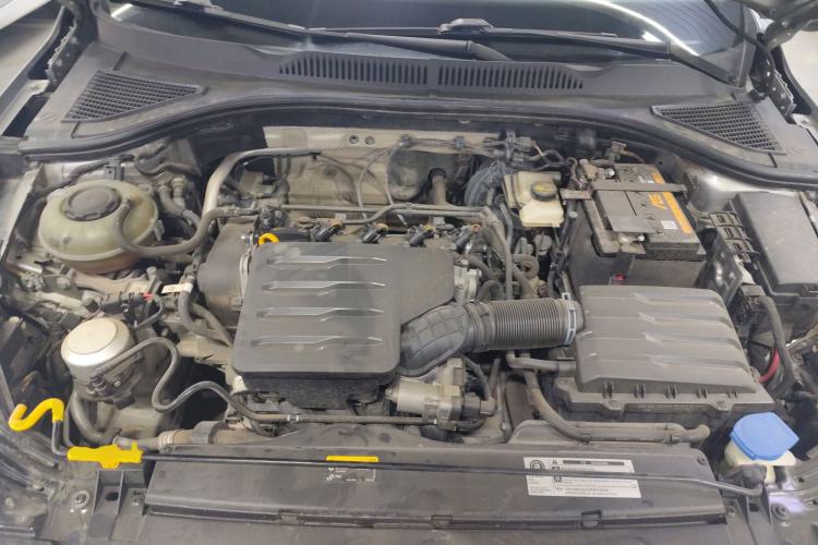 Used Volkswagen Lavida 2019 1.5L Automatic Comfort Edition China VI Standard Engine Bay