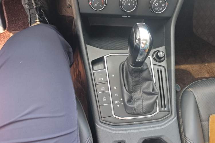 Used Volkswagen Lavida 2019 1.5L Automatic Comfort Edition China VI Standard Gear Lever