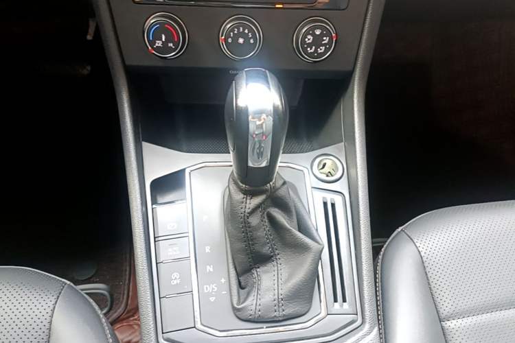 Used Volkswagen Lavida 2019 1.5L Automatic Comfort Edition China VI Standard Gear Lever