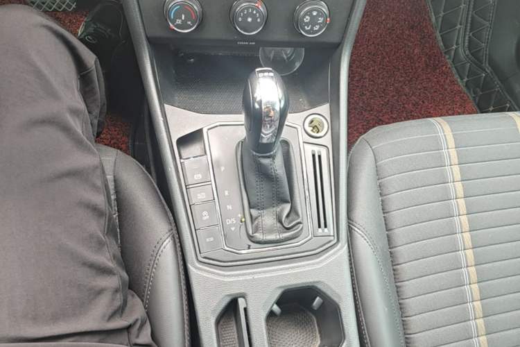 Used Volkswagen Lavida 2019 280TSI DSG Comfort Edition China VI standard Gear Lever