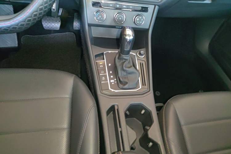 Used Volkswagen Lavida 2019 1.5L Automatic Comfort Edition China VI Standard Gear Lever