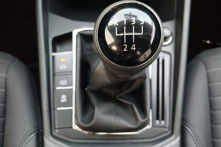Used Volkswagen Lavida 2019 1.5L Manual Comfort Edition China VI Standard Gear Lever