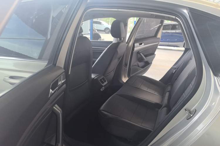 Used Volkswagen Lavida 2019 1.5L Automatic Comfort Edition China VI Standard Interior 3