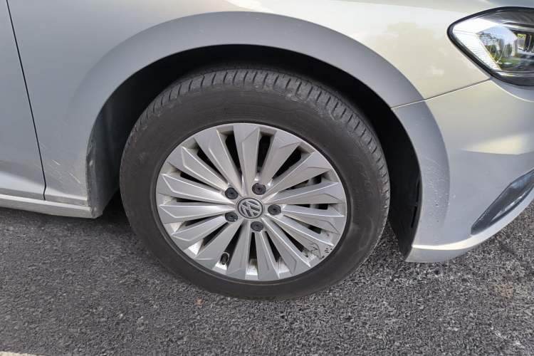 Used Volkswagen Lavida 2019 280TSI DSG Comfort Edition China VI standard Right Front Wheel Hub