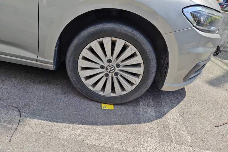 Used Volkswagen Lavida 2019 280TSI DSG Comfort Edition China VI standard Right Front Wheel Hub