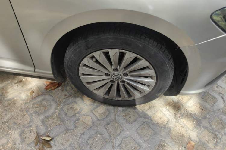 Used Volkswagen Lavida 2019 1.5L Manual Comfort Edition China VI Standard Right Front Wheel Hub