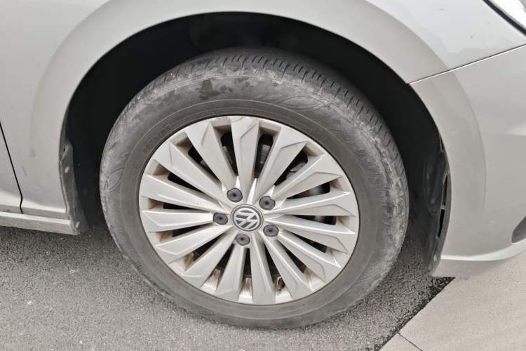 Used Volkswagen Lavida 2019 280TSI DSG Comfort Edition China VI standard Right Front Wheel Hub