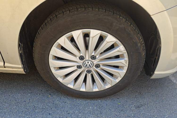 Used Volkswagen Lavida 2019 280TSI DSG Comfort Edition China VI standard Right Front Wheel Hub