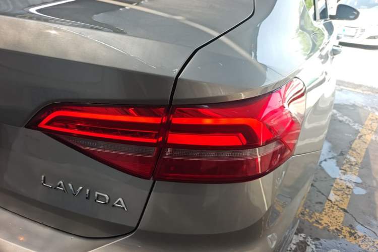 Used Volkswagen Lavida 2019 1.5L Automatic Comfort Edition China VI Standard Right Rear Taillight