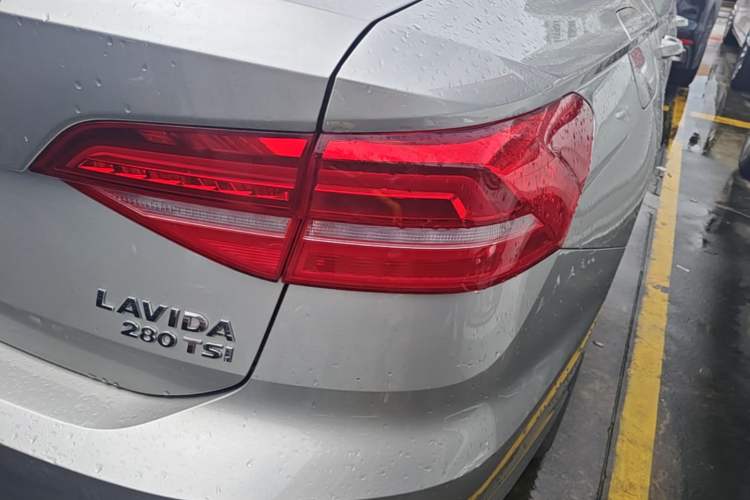 Used Volkswagen Lavida 2019 280TSI DSG Comfort Edition China VI standard Right Rear Taillight