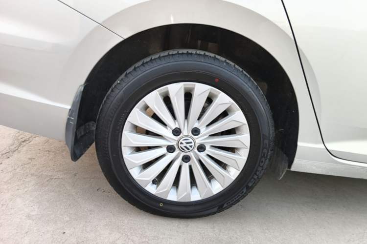 Used Volkswagen Lavida 2019 1.5L Manual Comfort Edition China VI Standard Right Rear Wheel Hub