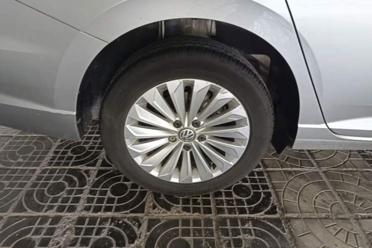Used Volkswagen Lavida 2019 280TSI DSG Comfort Edition China VI standard Right Rear Wheel Hub