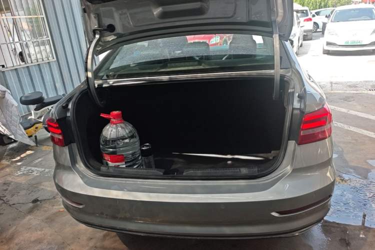 Used Volkswagen Lavida 2019 1.5L Automatic Comfort Edition China VI Standard Trunk