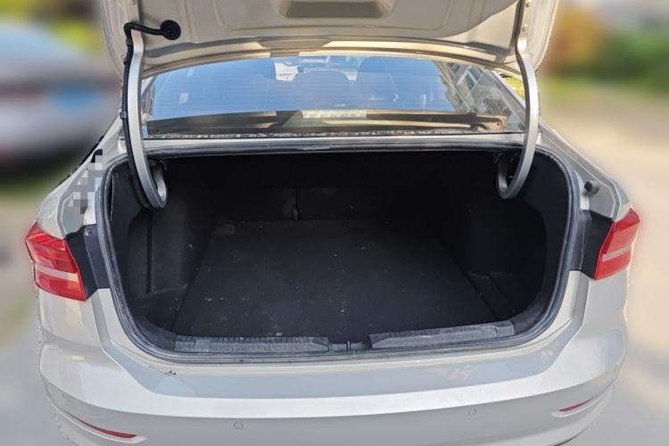 Used Volkswagen Lavida 2019 1.5L Manual Comfort Edition China VI Standard Trunk