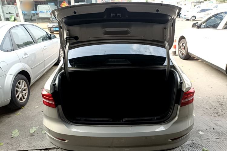 Used Volkswagen Lavida 2019 1.5L Automatic Comfort Edition China VI Standard Trunk
