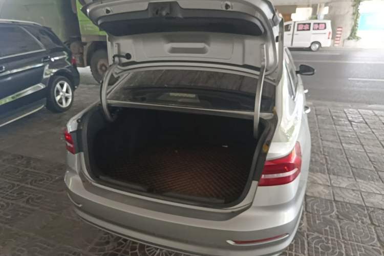 Used Volkswagen Lavida 2019 280TSI DSG Comfort Edition China VI standard Trunk