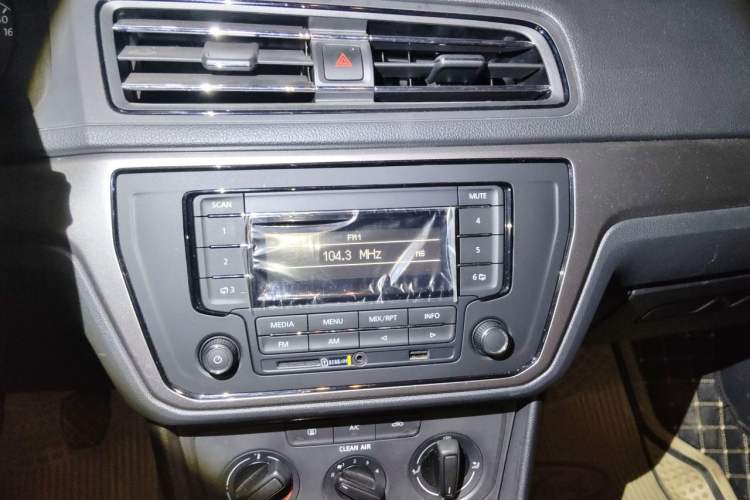 Used Volkswagen Lavida 2019 Lavida Start 1.5L Manual Fashion Edition China VI Standard Audio And AC Panel