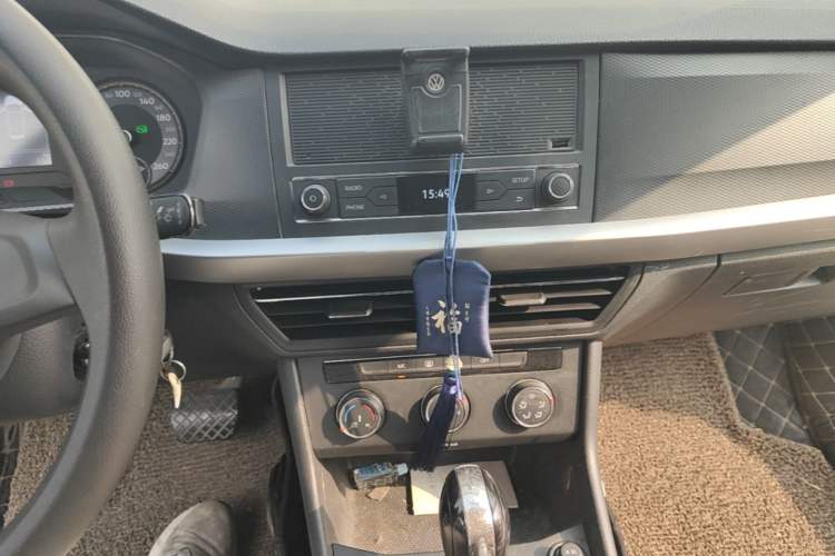 Used Volkswagen Lavida 2019 1.5L Automatic Fashion Edition China VI Audio And AC Panel