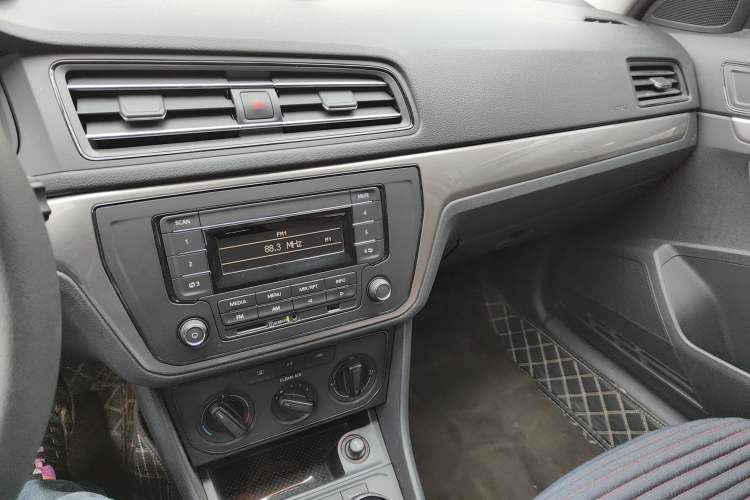 Used Volkswagen Lavida 2019 Lavida Start 1.5L Manual Fashion Edition China VI Standard Audio And AC Panel