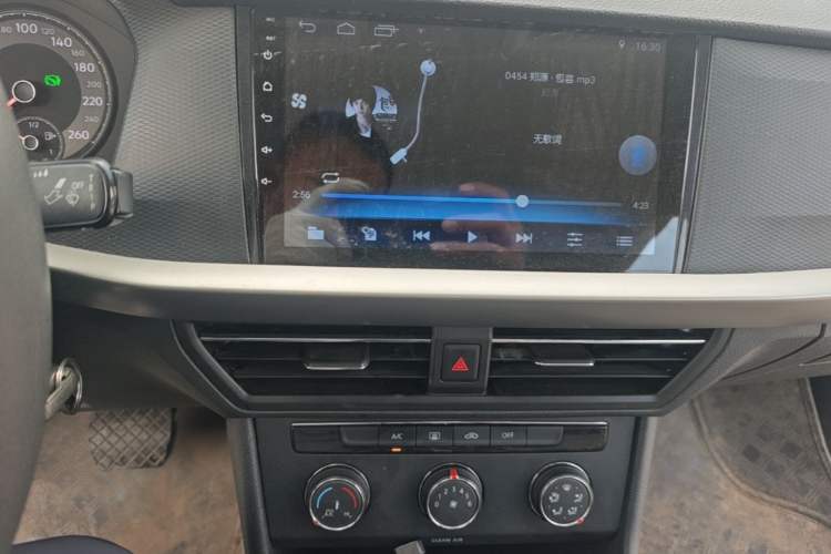 Used Volkswagen Lavida 2019 1.5L Automatic Fashion Edition China VI Audio And AC Panel