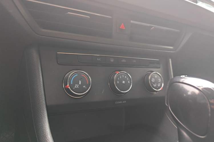 Used Volkswagen Lavida 2019 280TSI DSG Comfort Edition China VI standard Audio And AC Panel