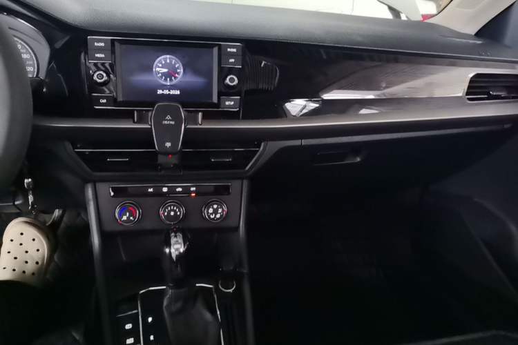 Used Volkswagen Lavida 2019 1.5L Automatic Vision Edition China VI Standard Audio And AC Panel
