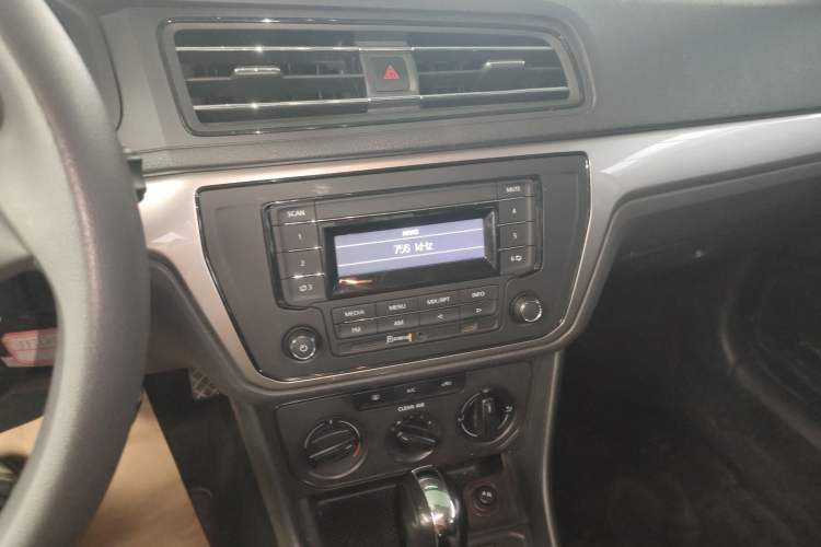 Used Volkswagen Lavida 2019 Lavida Start 1.5L Automatic Trendy Version China VI Standard Audio And AC Panel