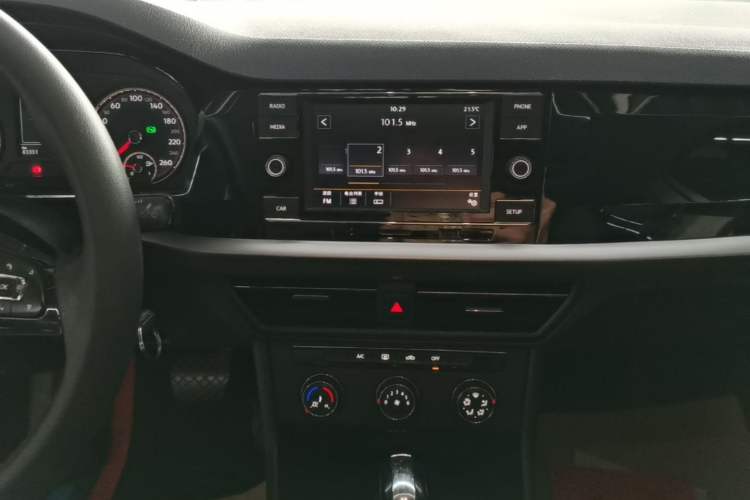 Used Volkswagen Lavida 2019 1.5L Automatic Vision Edition China VI Standard Audio And AC Panel