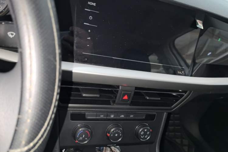 Used Volkswagen Lavida 2019 1.5L Automatic Comfort Edition China VI Standard Audio And AC Panel
