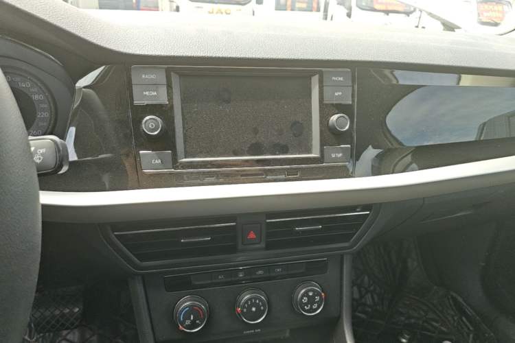 Used Volkswagen Lavida 2019 1.5L Automatic Comfort Edition China VI Standard Audio And AC Panel