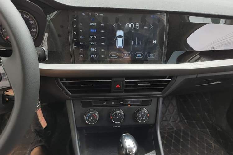 Used Volkswagen Lavida 2019 1.5L Automatic Comfort Edition China VI Standard Audio And AC Panel