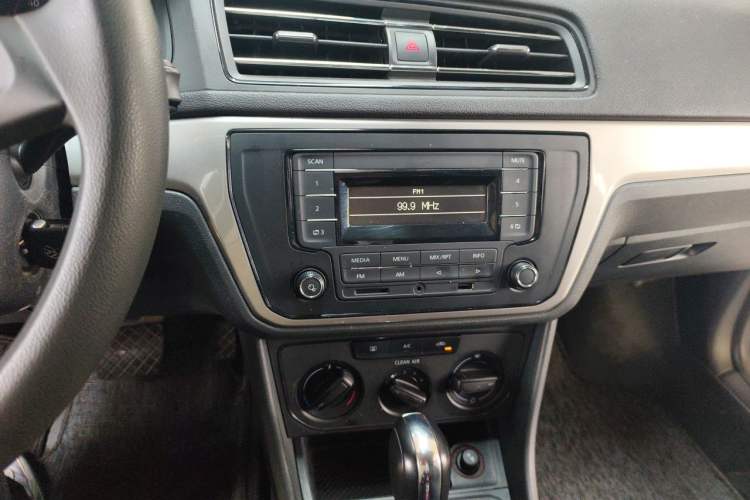 Used Volkswagen Lavida 2019 Lavida Start 1.5L Automatic Trendy Version China VI Standard Audio And AC Panel