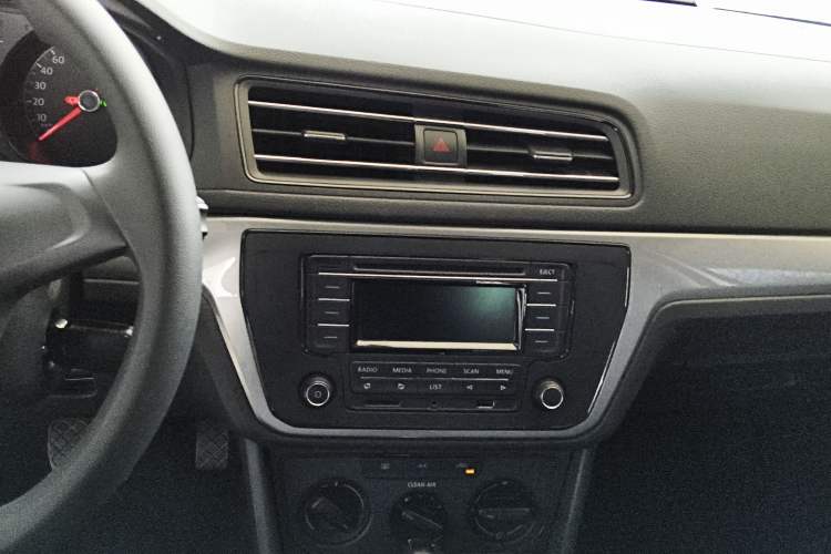 Used Volkswagen Lavida 2019 Lavida Start 1.5L Automatic Trendy Version China VI Standard Audio And AC Panel